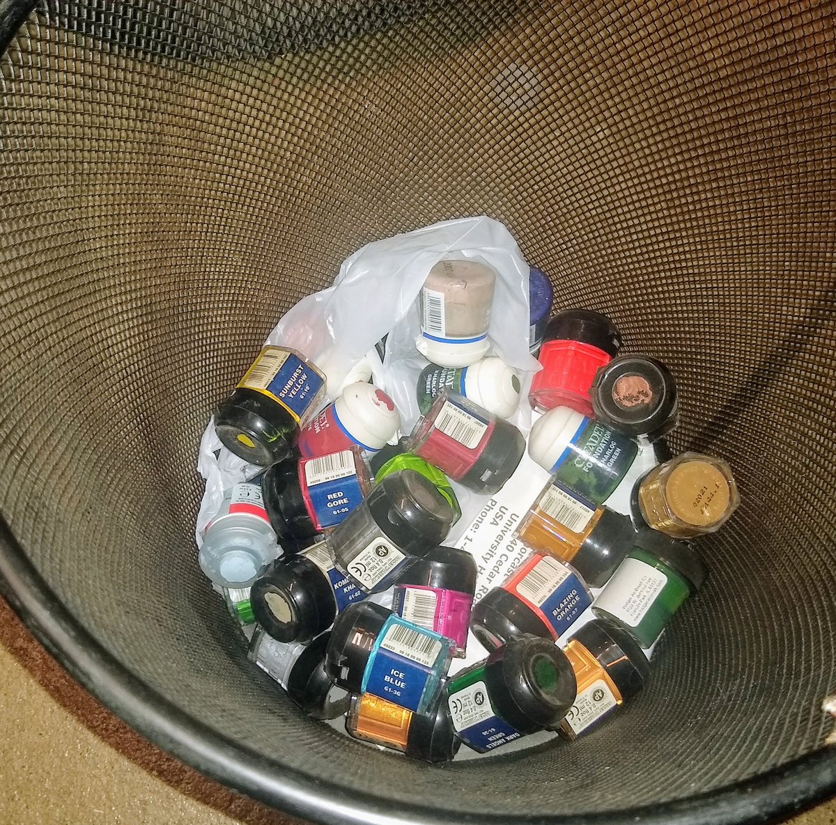 TheLeadHead's tweet photo. Awwww sad paint graveyard :-( #Warmongers #WarhammerCommunity https://t.co/iN1Q66OVDZ