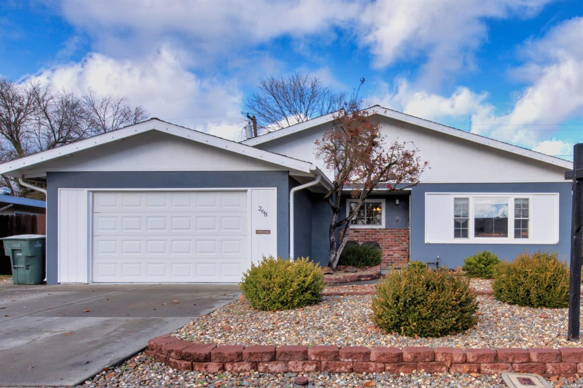 LiveInSolano's tweet image. Simply amazing in Vacaville. Move into this 3 BD/ 2 BA now! Call/text/DM me today!  cpix.me/l/114017537