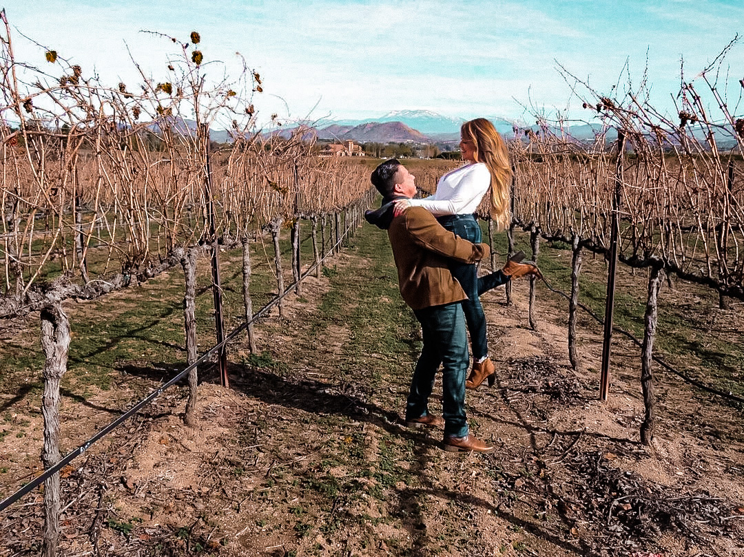 All you need is love…and wine…and maybe some sunshine in the vines. Cheers!

📸 : @_patymoreno_ on Instagram