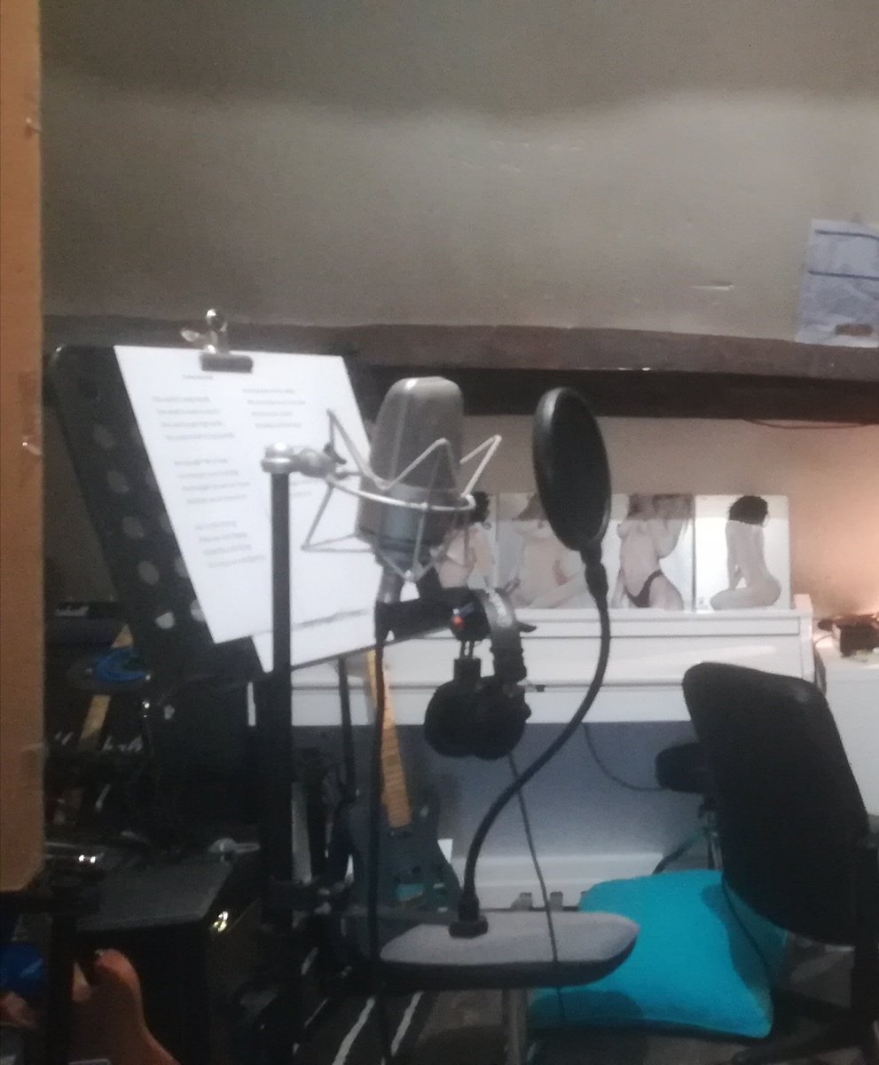 LatappyKatia's tweet photo. #production #singles #EP #music #enregistrementstudio #PremierEP #comingsoon #MusiCovid19 https://t.co/FOE4EAxvkJ