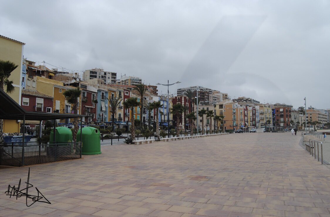 #FelizDomingo desde la Capital Española del #Chocolate, #España. #Villajoyosa nos ofrece unas #playas maravillosas, un #patrimonio de siglos bien conservado, y un casco viejo que hay que recorrerlo y disfrutarlo. Pueblo de #puentes y #civilizaciones. #Alicante #LaVilaJoiosa