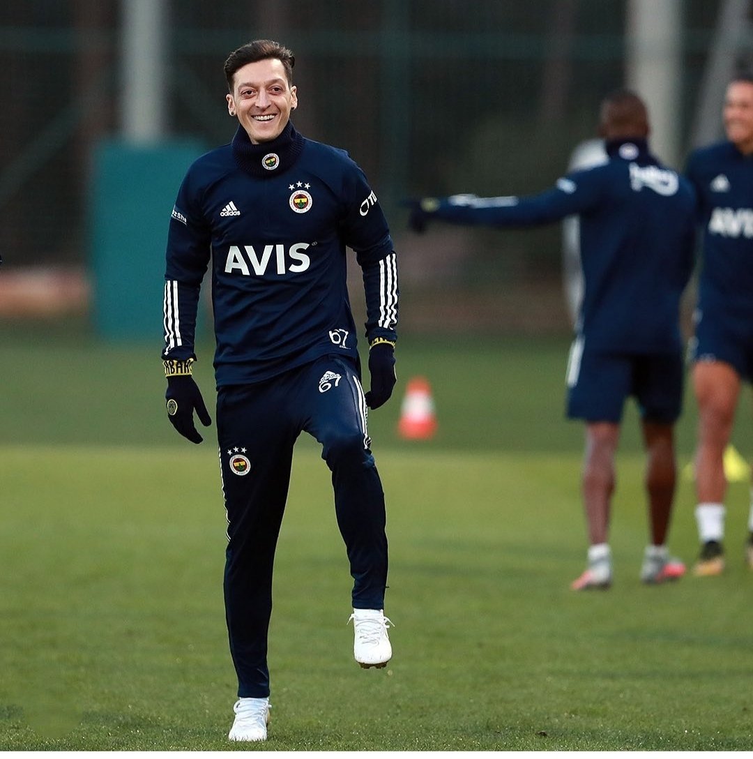Welcome
#FenerSingMesut 
#Fenerbahce
#FenerbahceMESUToluyor