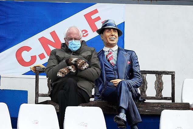 ceguiluz13's tweet photo. #berniesits #bernielove #berniesmittens #berniememes #gardel #nacional #bolso #decano @nacional https://t.co/chWTj3uD2Z