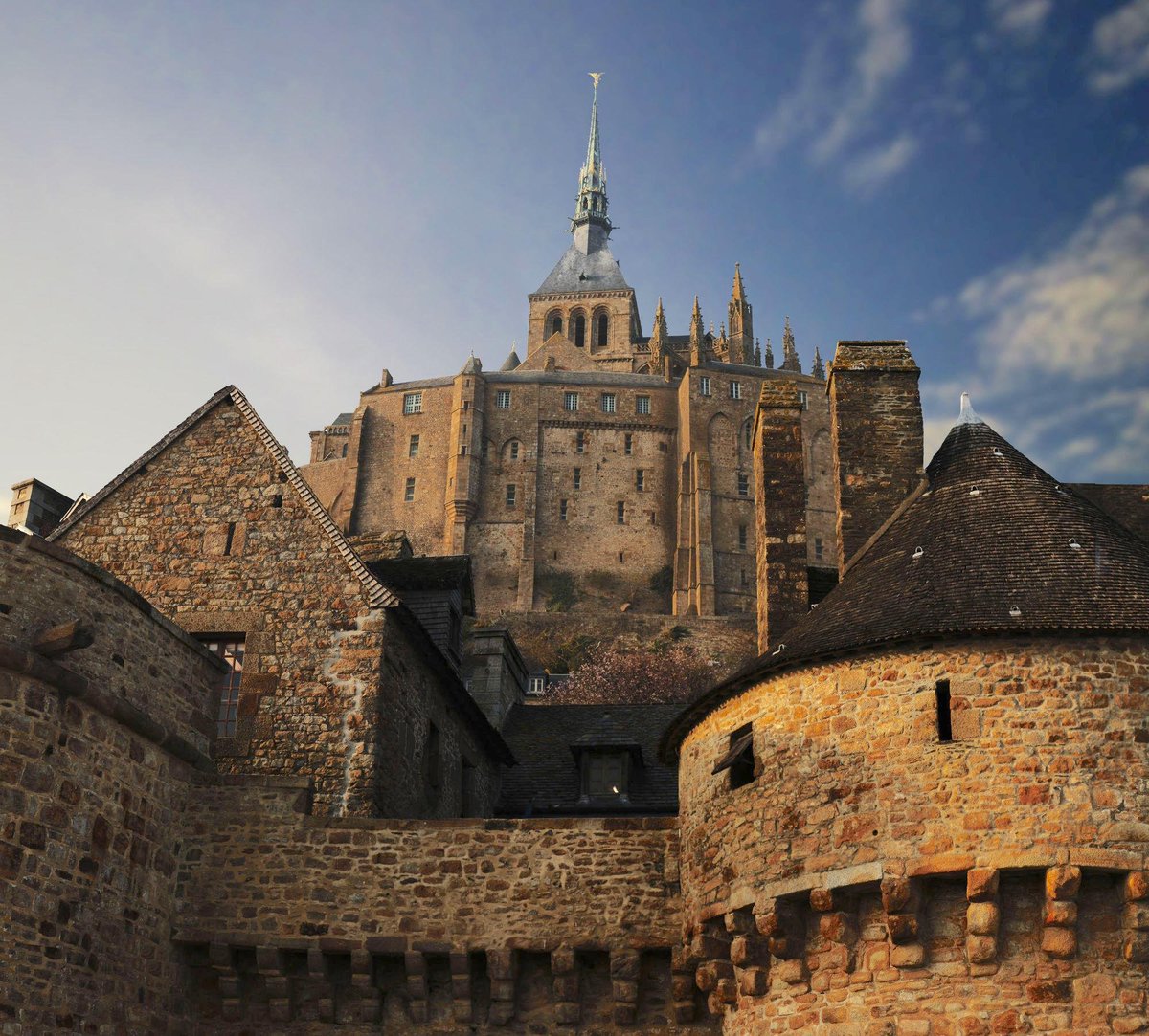 8/ Mont-Saint-Michel is an architectural blend. Constructions never stopped from the 10th to the 19th century. It kept evolving.A pile of stones erasing parts of its past, one after the other in a perfect harmony of time.
