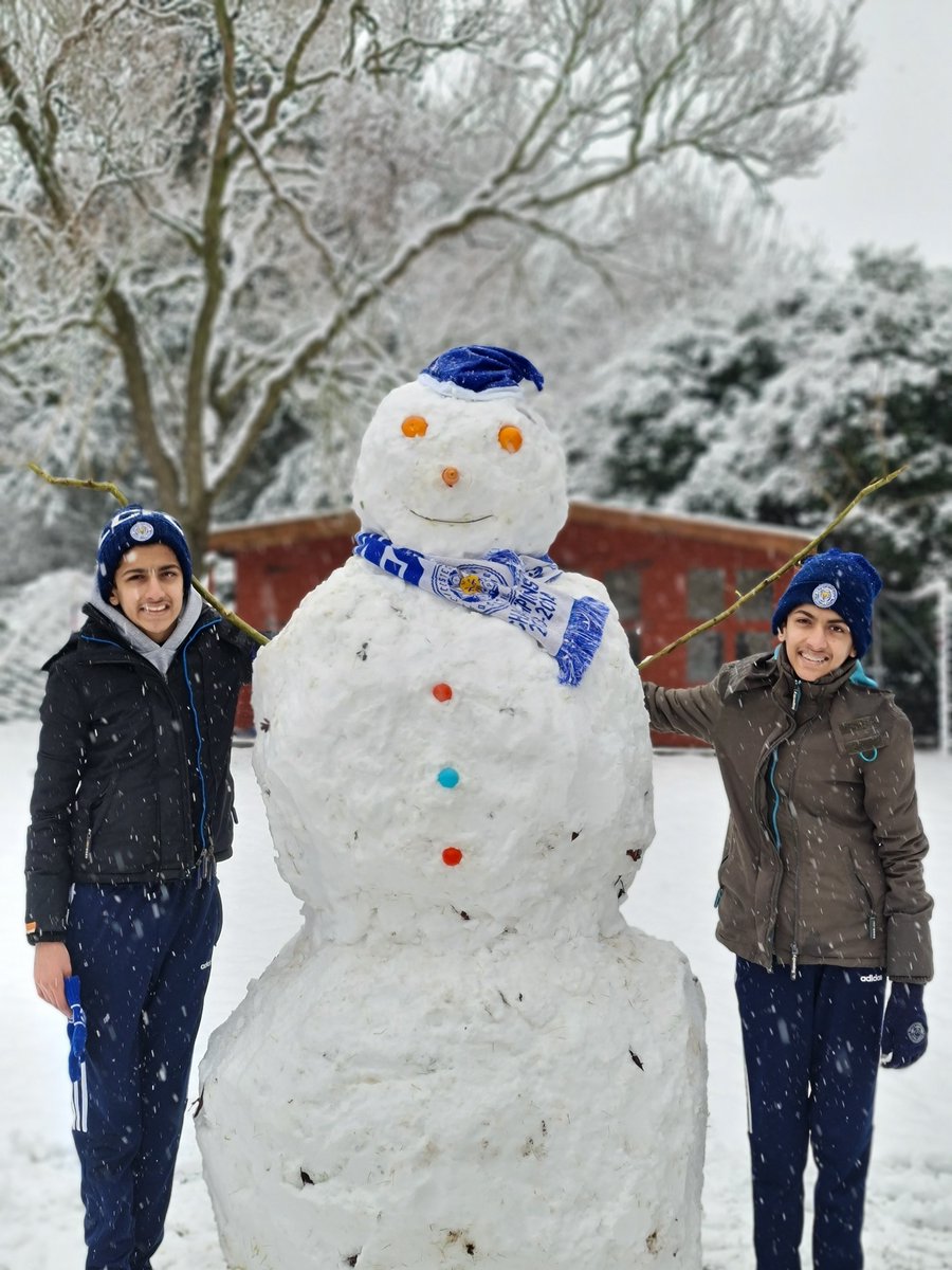 1pynt21gigawatt's tweet photo. Snowman with the kids #LCFC #Note20Ultra #Unedited #LiveFocus https://t.co/Sj6nGQWK2q