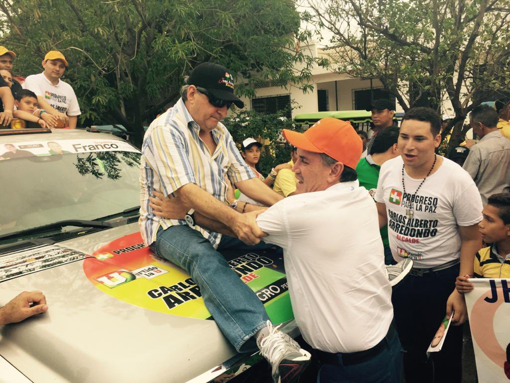 Nos unimos a la cadena de oración por la salud de nuestro amigo Jorge Oñate, pedimos a Dios que le conceda la fortaleza necesaria para que te restablezcas.
Tenemos la fe que muy pronto estarás de nuevo con tu familia, amigos y seguidores.