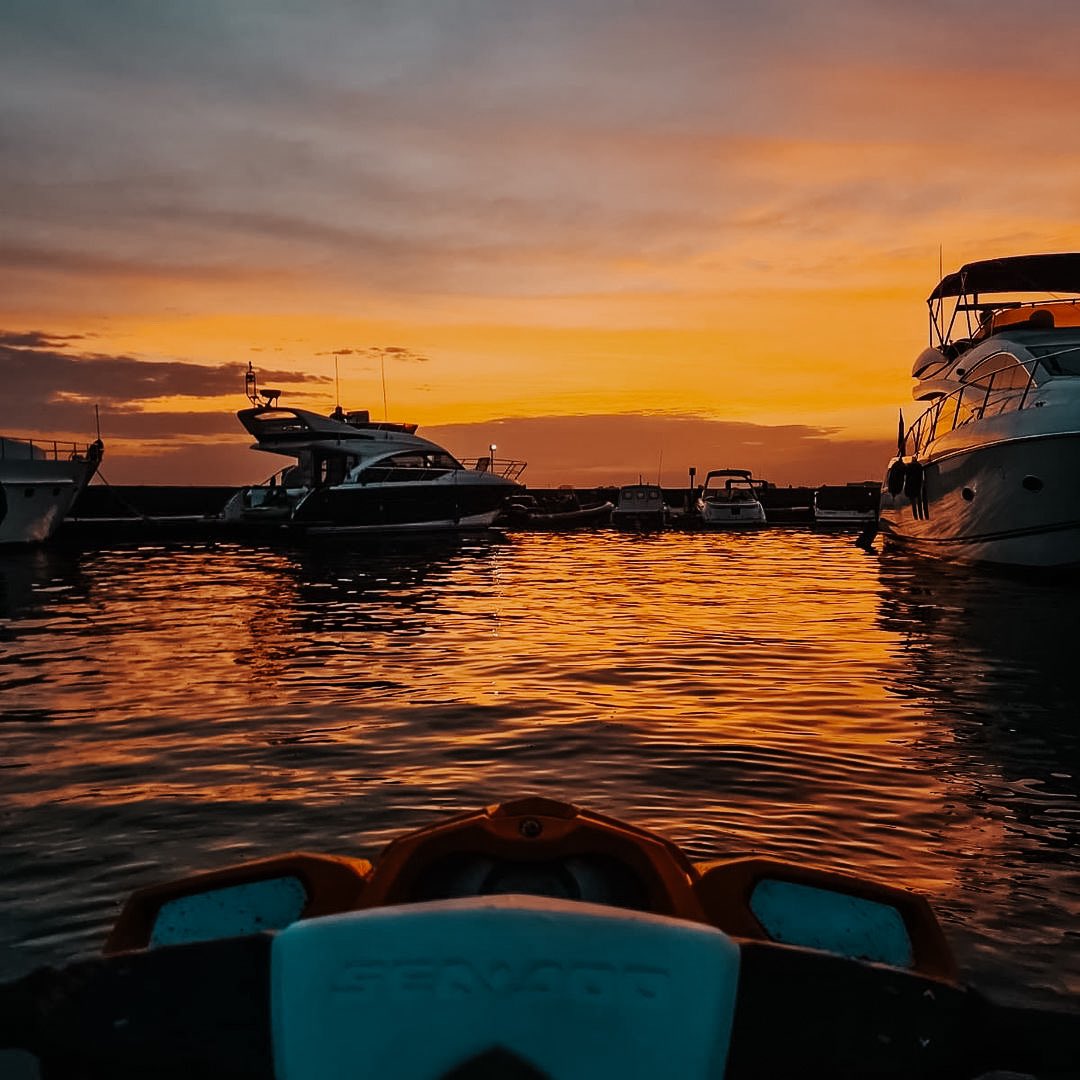 Who else is missing ski sunsets? 🙋 

📸 The Jetski Club // #personalwatercraftpartnership #pwp #pwc #jetski