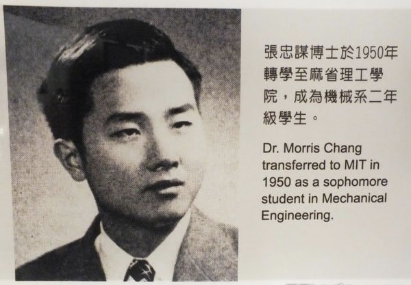 3/ In 1949, Morris Chang was accepted to Harvard University.He moved to America.After just one year at Harvard, he transferred to The Massachusetts Institute of Technology (MIT) to study engineering.He graduated in 1953 with a B.S. and M.S. in Mechanical Engineering.