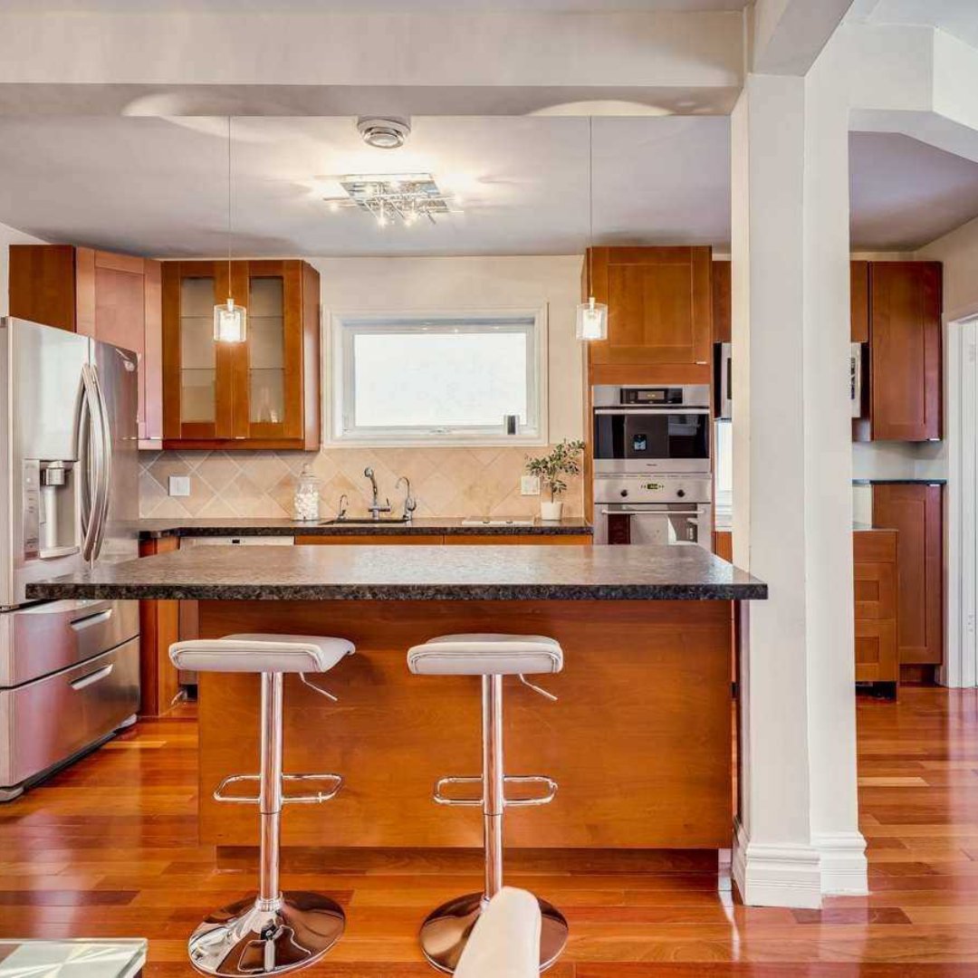 AWandAssociates's tweet photo. This family home has been completely updated with an open concept main floor, stunning kitchen and sizable bedrooms. Only steps to Avenue and Yonge this house will not last long! #CallAdam📲416 545 9151 #TorontoRealestate #ToRealtor #realestatemarket #Avenue #Yonge #LawrencePark https://t.co/gtBwbPhCTx
