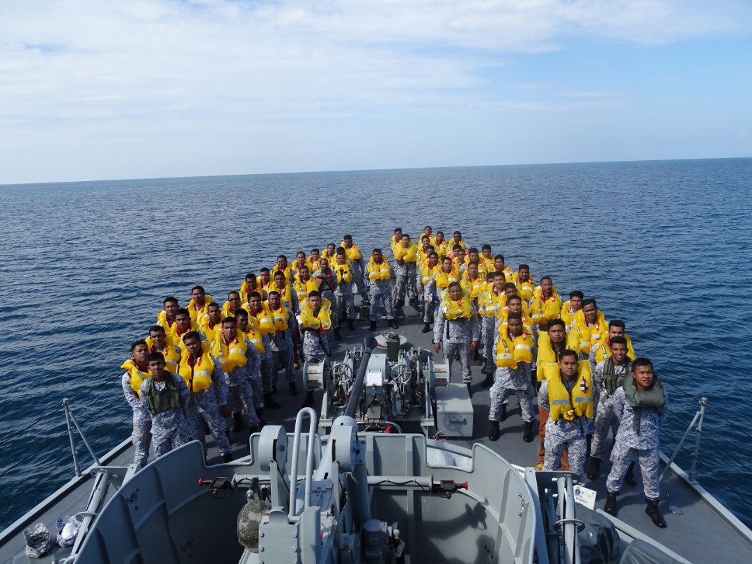 14_kinabalu's tweet photo. *Pelaksanaan Stesen Pelampung bertujuan menguji kefungsian Life Jacket krew kapal*.
#koogie
#navylifeatsea
@reduan403452 https://t.co/oYXT3ac0Ss