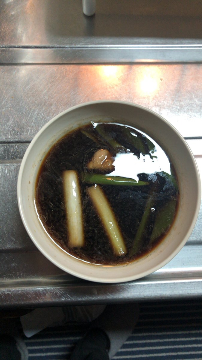 back_wolf's tweet image. 週末のストレス発散で鴨南蛮で日本酒。出汁から作るとお酒がすすむ。