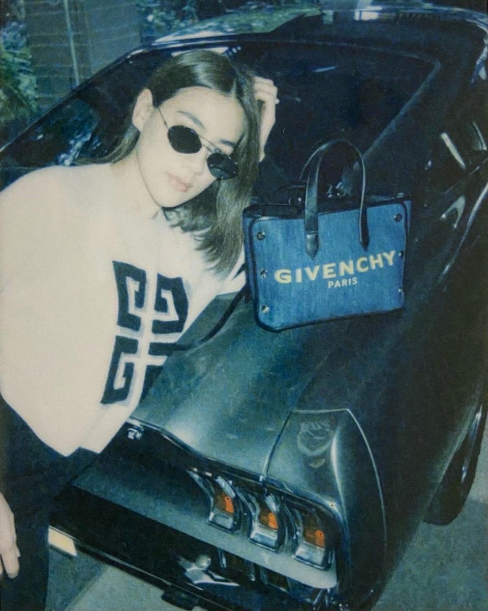 LoveKKimmy's tweet photo. Polaroids
📷 by @markprinnn
#givenchylism
#givenchyofficial #ppgroupthailand
#คิมเบอร์ลี่่
#kimmy_kimberley
Cr.@kimberleykimmy https://t.co/7qyv7LSpvD