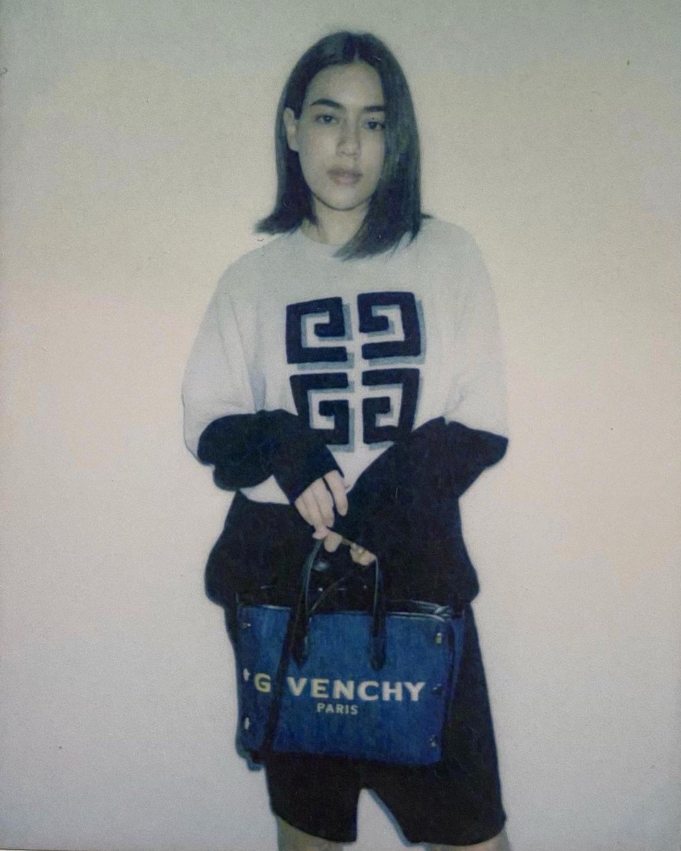 LoveKKimmy's tweet photo. Polaroids
📷 by @markprinnn
#givenchylism
#givenchyofficial #ppgroupthailand
#คิมเบอร์ลี่่
#kimmy_kimberley
Cr.@kimberleykimmy https://t.co/7qyv7LSpvD