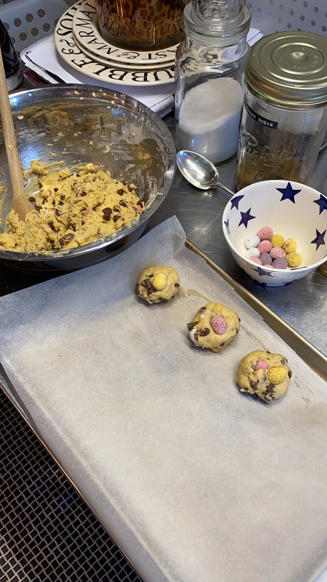 lesleyj28's tweet photo. Mini egg cookies. SO GOOD. #beenbaking https://t.co/XaGfJqEV4L