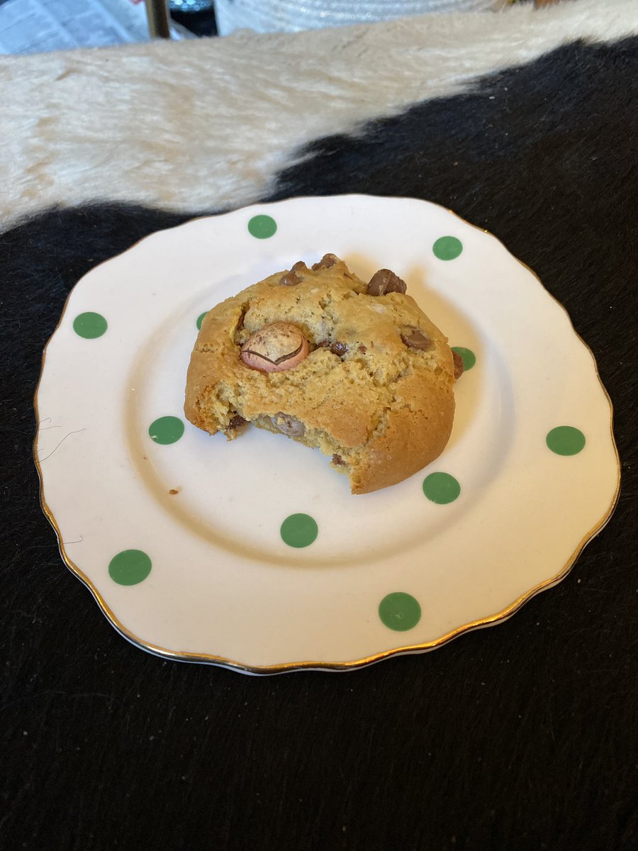 lesleyj28's tweet photo. Mini egg cookies. SO GOOD. #beenbaking https://t.co/XaGfJqEV4L