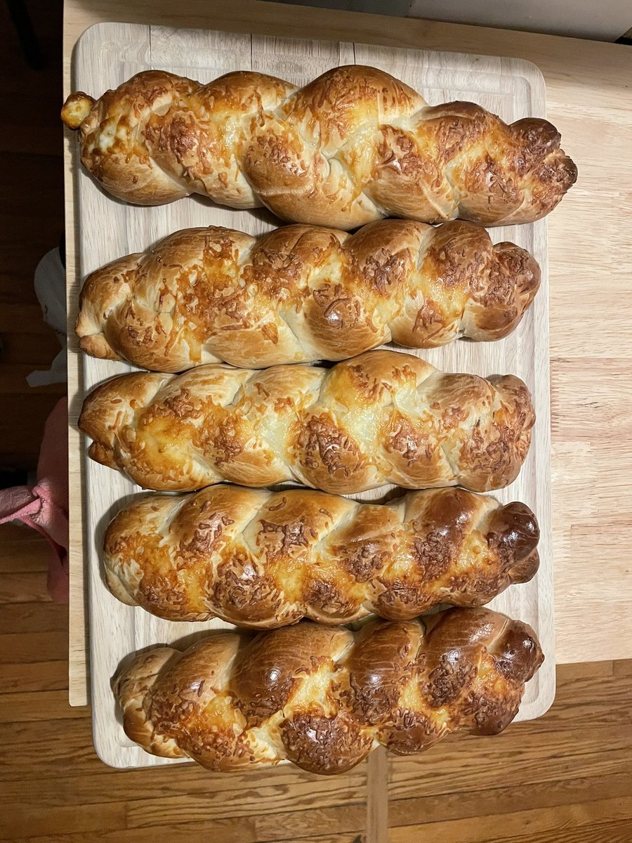 viciousny's tweet photo. So I love to bake and recently started to dabble in bread baking! My Colombian bread with cheese :) What do you do on your spare time?? #ibake #breadbaking #sparetimefun https://t.co/pDmIjkY4zV