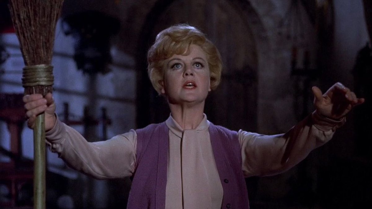 Angela Lansbury en sorcière débutante. L'idée semblait bonne sur le papier mais le film est longuet sans être captivant. 3/10