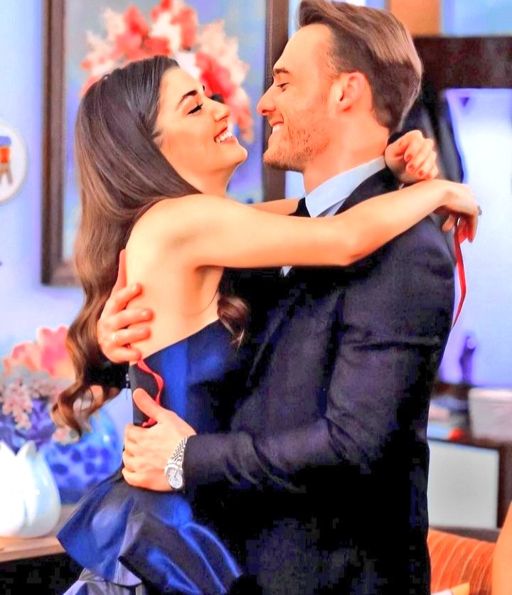 2020_turkish's tweet photo. حسب الولد النمام فإن مسلسل أنت اطرق بابي لن يتوقف ، لا تزال نسبته فوق الأربعة في فئة المجموعة و مبيعاته في الخارج تساعد على استمرار العمل 🤩🧡✨ https://t.co/90gGNmjMR5