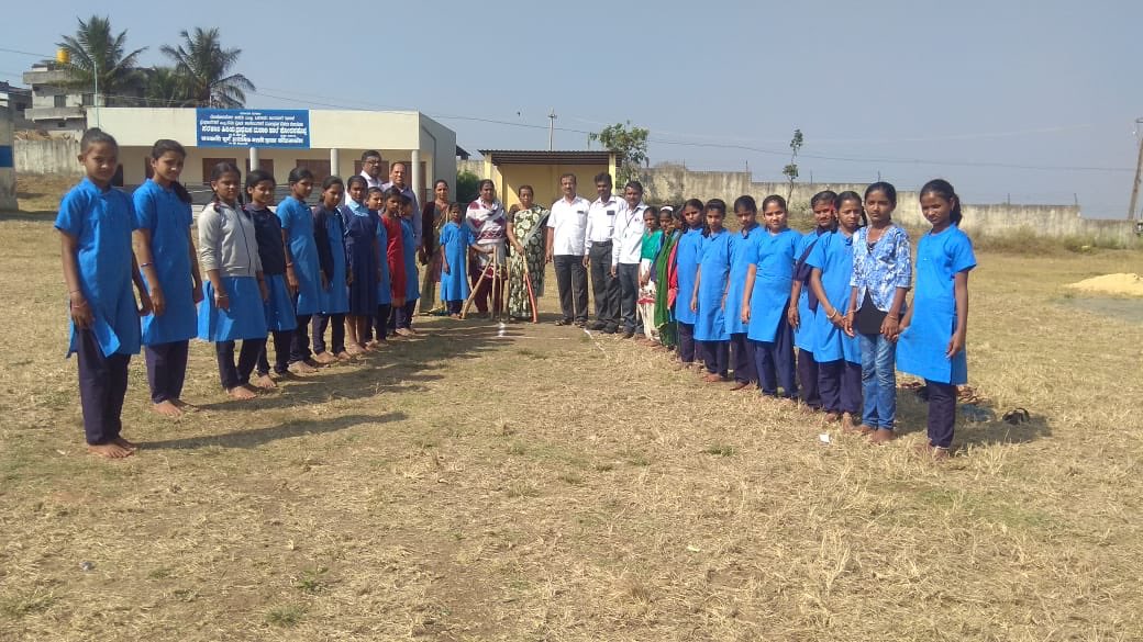 readingkafka's tweet photo. Sports teach team spirit &amp; community. Gram panchayats can spend 2% of their resources on sports activities etc. Today panchayats organised sports &amp; outdoor activities for girls. These pics are from Bastwad in Belagavi. 
#girlsday 
#girlsatplay 
#halftheworld #halfthesky https://t.co/9zarPoaG8q