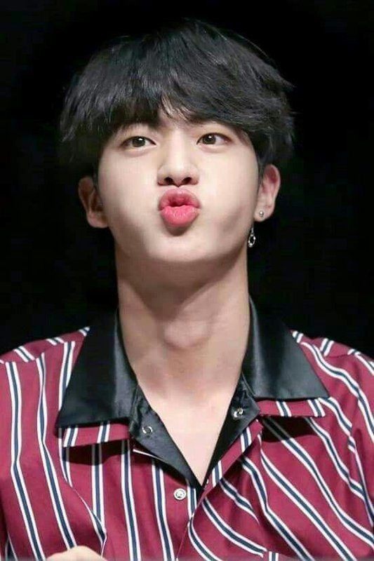 Jin with black hair and pouty lips does something to me...