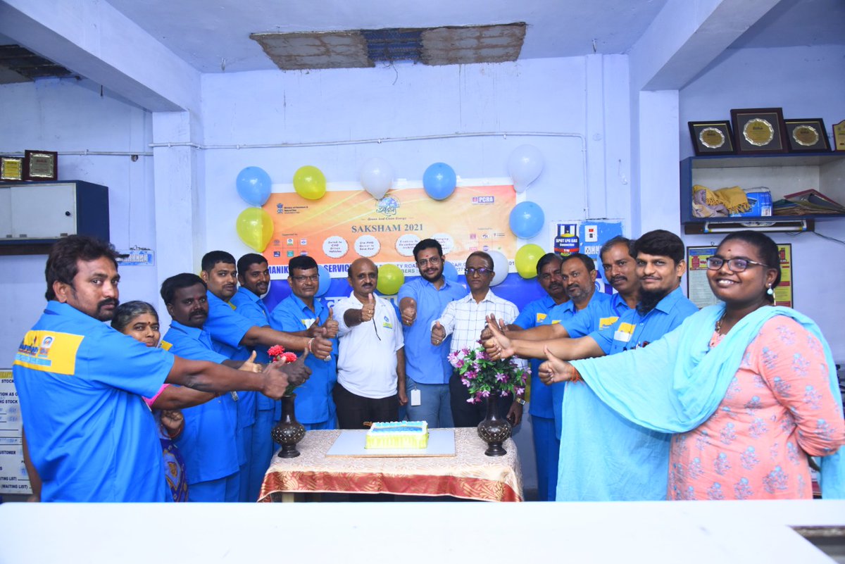 BharatGas_Gtl's tweet photo. Today we have celebrated the 45th Foundation day of BPCL in our agency along with staff and delivery boys. #MANIKANTAGASSERVICE
@BharatGas_Gtl @BPCLimited #45YearsOfBPCL @BPCLKurnool @Mohanar8 @shiva8953 @Dhanapals6 @PeethambarantT @rajmohan2843 https://t.co/fThrA69WZH