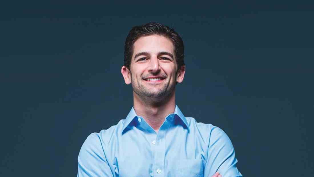  $LUXA CEO and Director:  @JoshDeFonzo:- Former President of Johnson & Johnson's Robotics & Digital Solutions unit- Former COO of Auris Health (sold to J&J for $6bn)- Former CCO of CareDx  $CDNA