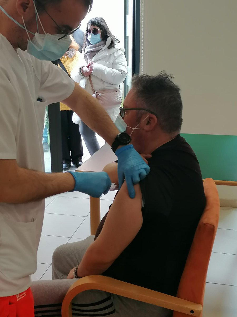 fintras's tweet image. La residencia de Burgos ha recibido hoy la segunda dosis de la #vacuna #COVID19 Seguimos #cuidandonos #CuidarteEsCuidarnos