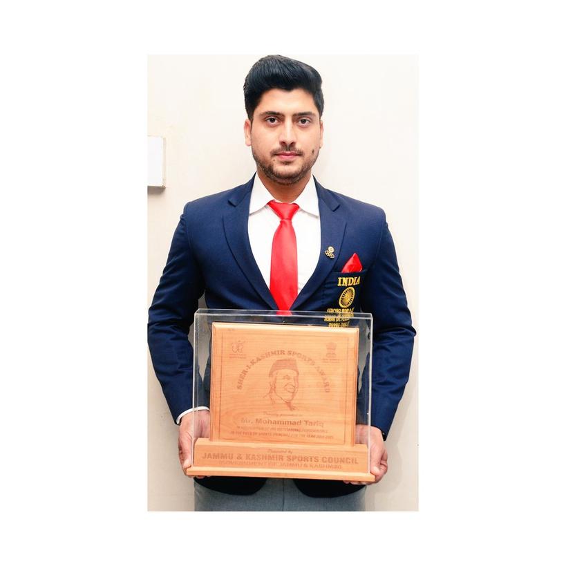MohdTariq53's tweet photo. Sher-I-Kashmir Sports Award ๐
@dr_piyushsingla
@kuldeep_handoo
@suryavanshvish
Finally dream turns into reality. My hard work acknowledged at higher arena. Thanks to Almighty and my mentor Ms Rachna Jamwal #FencingCoach @JKSportsCouncil https://t.co/UwxBNRhXAi