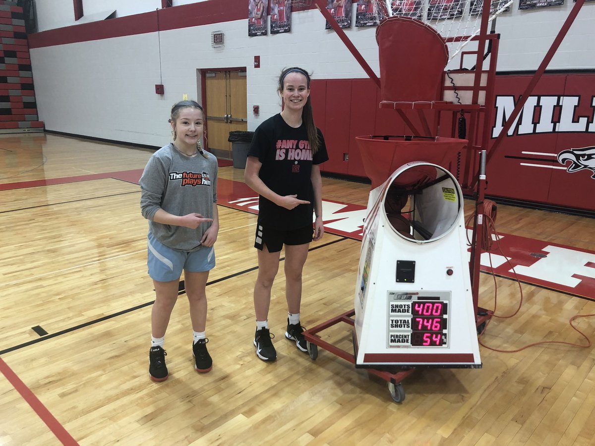 These 2 Lady Eagles getting work in on an off day! Getting some 3’s up! Gotta love it!
#stillworking
#stillfighting
#stillbelieving