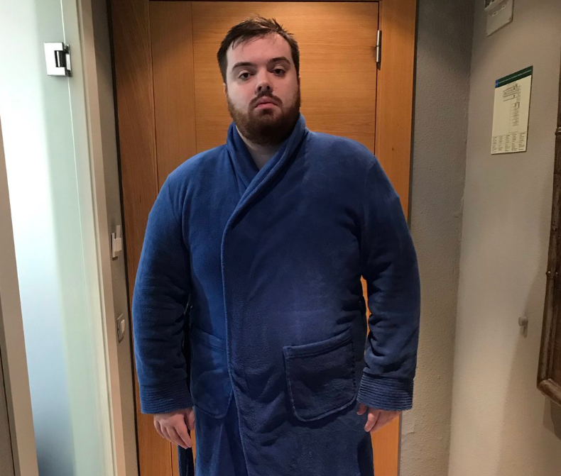 Preparad vuestras mejores galas y sacad vuestra mejor sonrisa. 

Hoy comienza algo especial: <a href="/IbaiLlanos/">Ibai</a>, <a href="/G2Ander/">NotShiinaFG</a> y <a href="/ulisesprieto/">uLISES 🦊</a> narrarán el <a href="/Atleti/">Atlético de Madrid</a> - <a href="/valenciacf/">Valencia CF</a>, a través del audio 4 de M. La Liga.  

⏰21.00h
📺Movistar LaLiga
🦻Audio 4

#LaCasadelFútbol