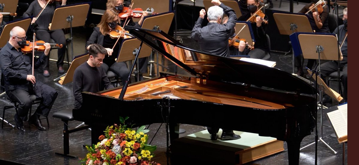 Felicitamos a nuestro querido compañero Juan Luis Pérez por su maestría al frente de la ROSS este fin de semana, junto a su hijo Juan Pérez Floristán, flamante pianista internacional, con los dos conciertos de Ravel para piano y orquesta. GRACIAS por tan extraordinario concierto!