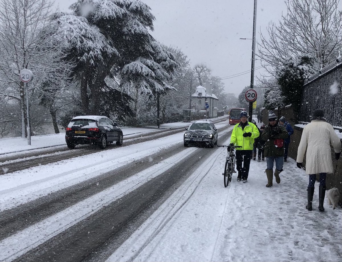 JohnSmy's tweet image. A Hampton first today: Cars actually obeying the speed limit, and cyclists respecting pedestrian footpaths! #snowgood