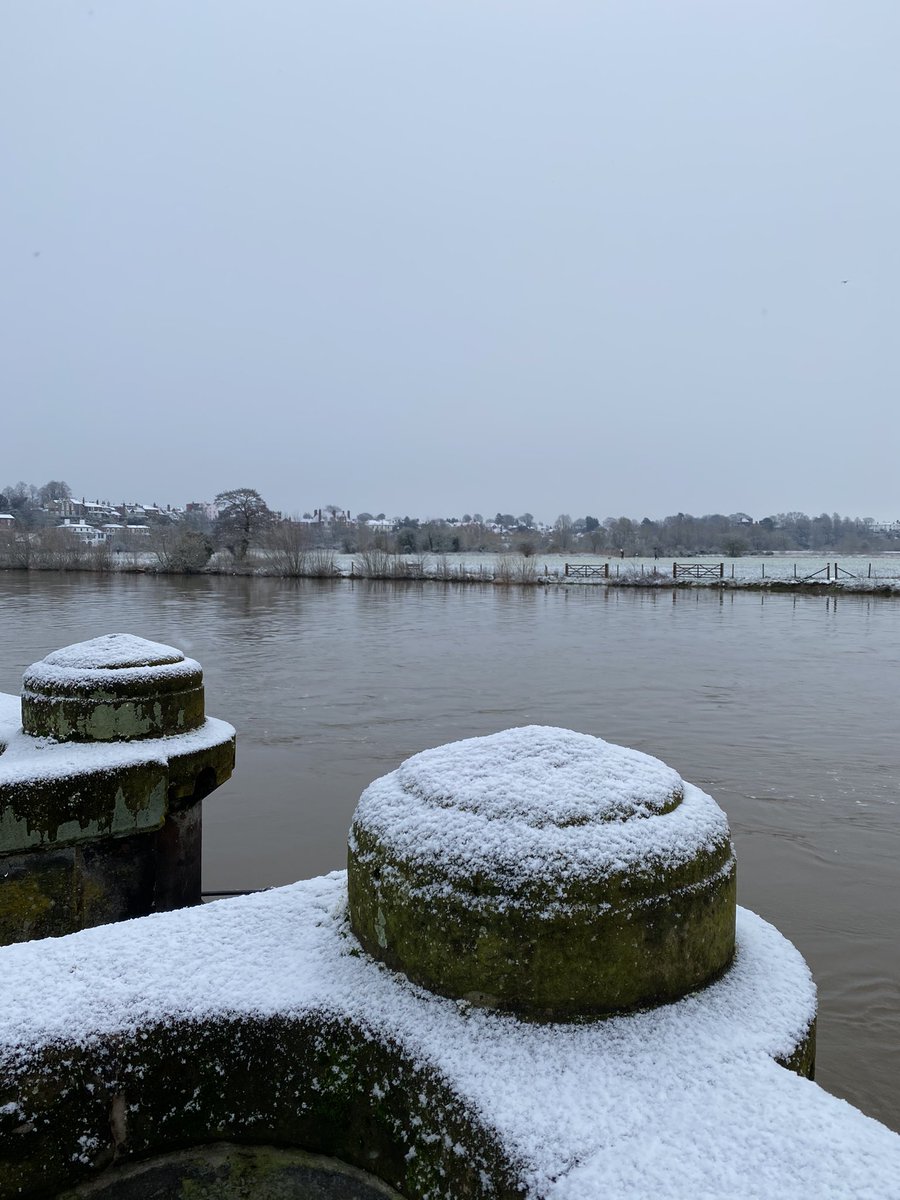 lez68's tweet image. Winter river dee this morning.....  #weather #river #dee #snow