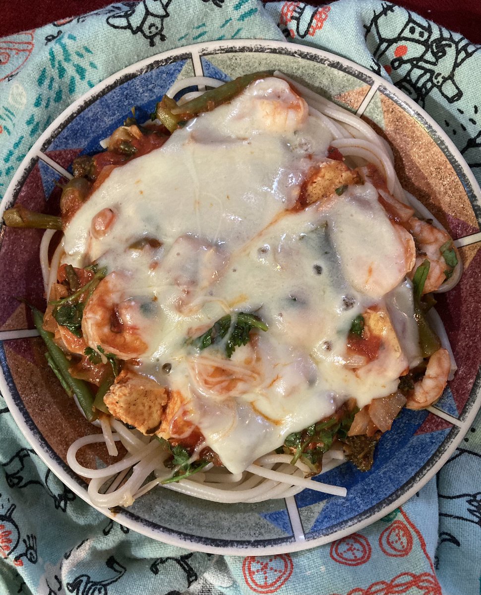 JulieDoner's tweet photo. And dinner is served! 🤤 #foodgasm #homemadeisalwaysbetter #SundayDinner https://t.co/CLjxMyWMgd