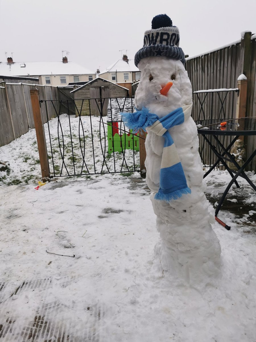 LauraMcC90's tweet photo. We finally got some snow ⛄ https://t.co/QNPqNKEU30