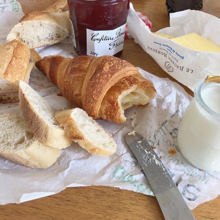 fresh fruits,avo toast, smoothies, fruit bowls, pastries, cereal, oatmeal, sandwhich, cookies ...