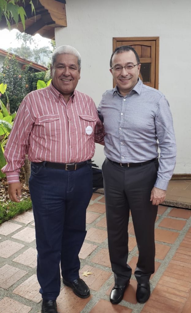 EstradaCarlosM's tweet photo. Lamento profundamente el deceso por Covid-19 del Subdirector del Centro Agropecuario la Granja, Jairo Enrique Robayo; un excelente funcionario y gran ser humano. Envío una voz de aliento y un abrazo fraterno a sus compañeros, amigos y familiares en estos momentos de tanto dolor. https://t.co/oX0TqiquyW
