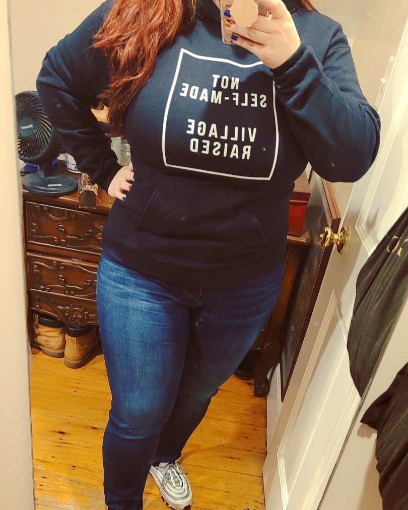 clumsyjeweler's tweet photo. First time in non-maternity jeans since April 2019 #13monthspostpartum #nonscalevictory
Shoutout @TheCosby for the hoodie #notselfmade #villageraised https://t.co/dip2zTwqRh