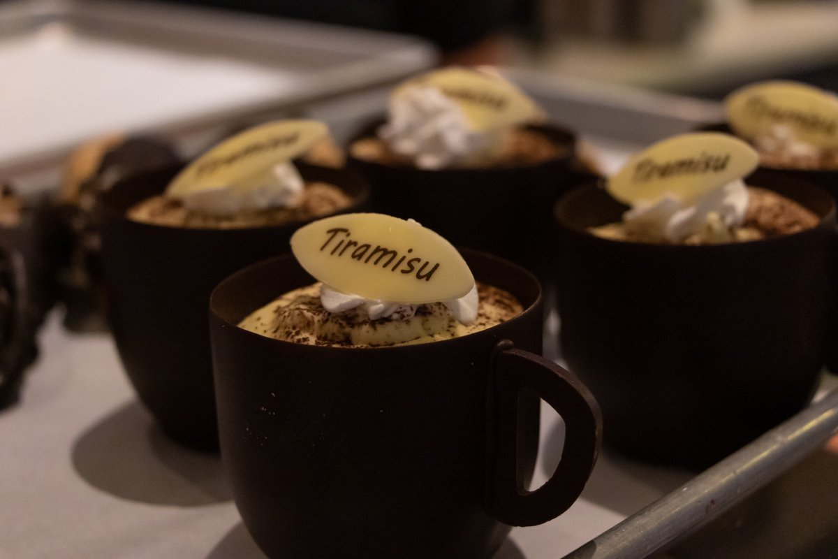 HarrahsVegas's tweet photo. Never slacking on the sweets at #FultonSt Food Hall! 🍩 🍪 🍰 #ComeOutandEat
https://t.co/aIkRBToskn https://t.co/IqY2GN403o