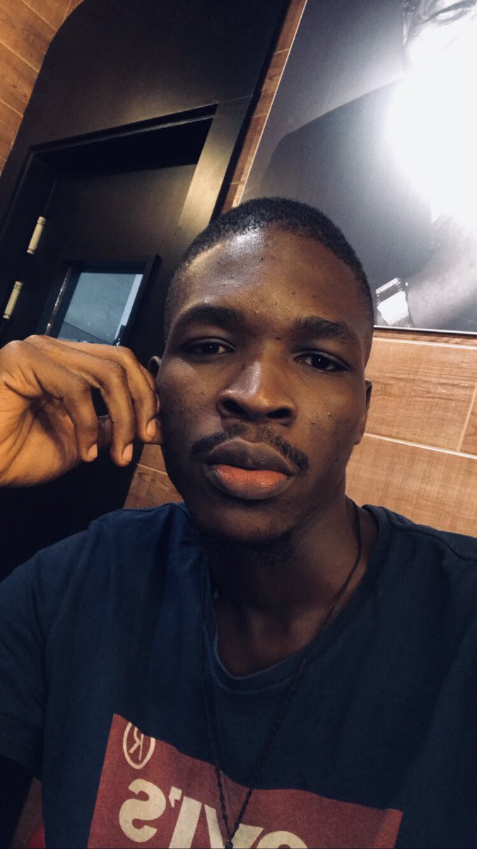 Je_suis_quelqu1's tweet photo. Mode selfie ! https://t.co/PJhfxSSxHj