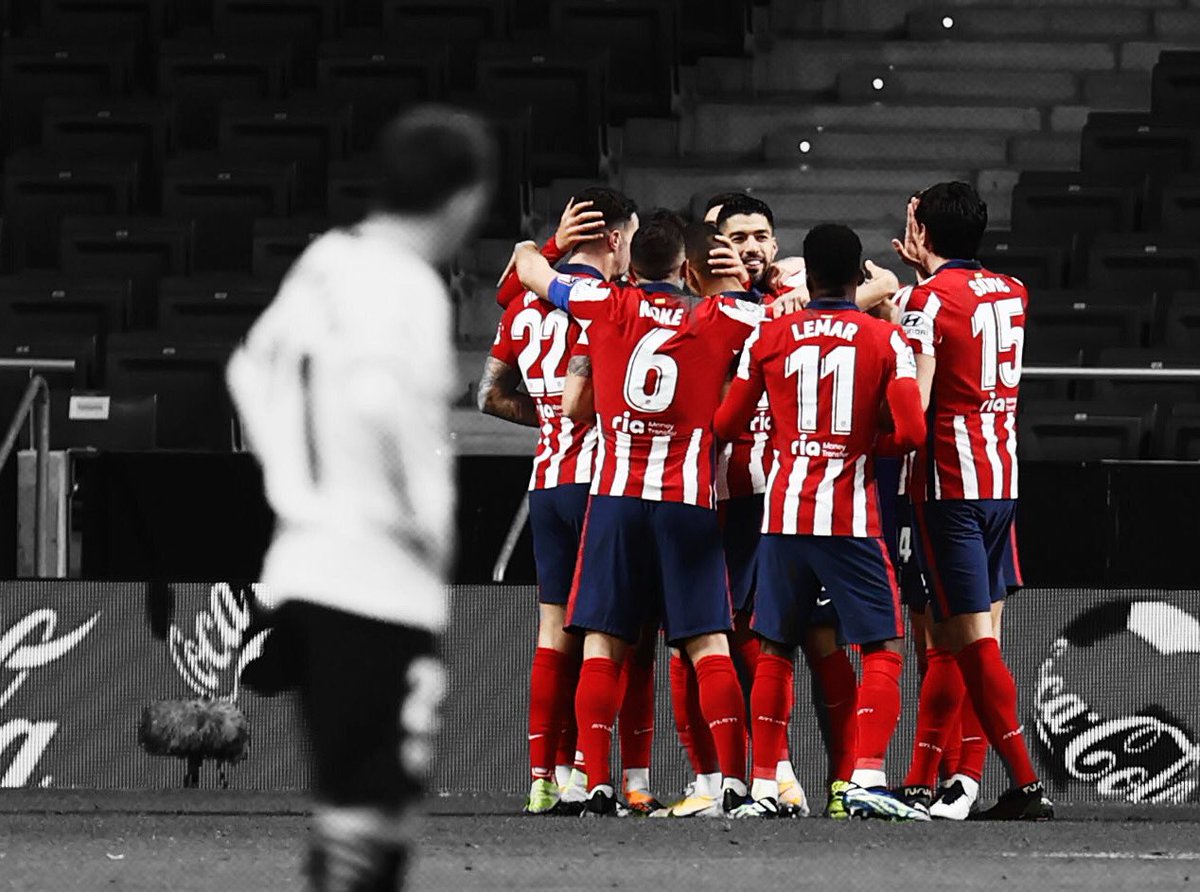 ATMinter's tweet photo. #AtletiValencia 3⃣-1⃣

¡𝐏𝐀𝐑𝐓𝐈𝐃𝐀𝐙𝐎 𝐘 𝐑𝐄𝐌𝐎𝐍𝐓𝐀𝐃𝐀!
Buen partido ante un peleón Valencia que se adelantó pero que sucumbió ante el buen juego y la pegada rojiblanca. João Félix igualó el tanto de Racic y Suárez y Correa, en el 2º tiempo, firmaron la remontada. https://t.co/90lmeslPvC