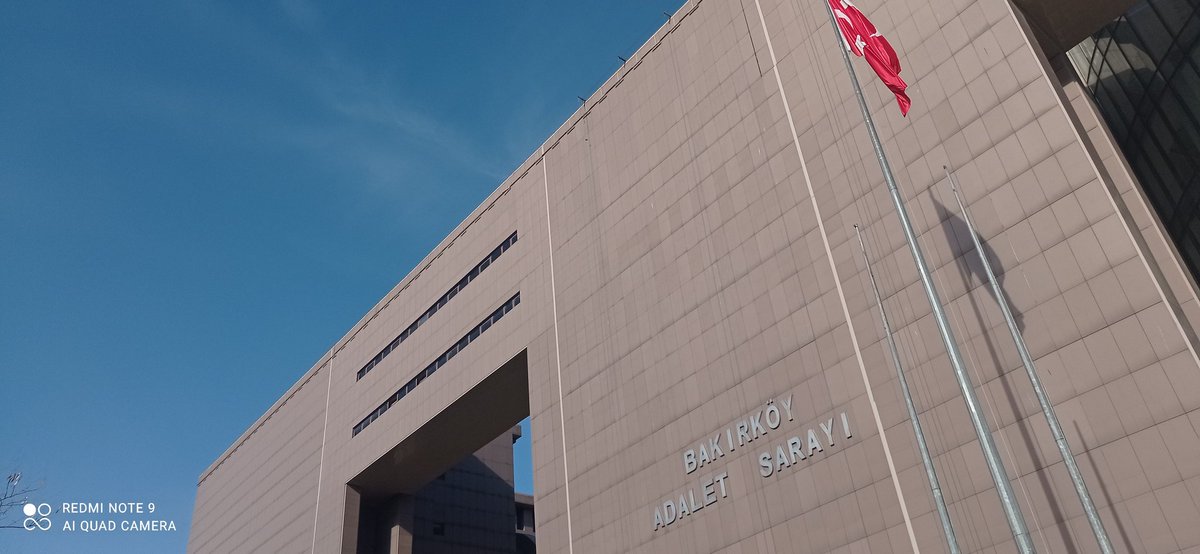 "Utanç verici bir gösteri izliyoruz! Suçların içindeki kişiler suçsuz ilan ediliyor. Buna karşılık; onurlu ve yaşamı lekesiz adamlar cezalandırılıyor. Bir toplum bu noktaya geldiği zaman, artık çürümeye başlamış demektir."

(Suçluyorum, Emile Zola)