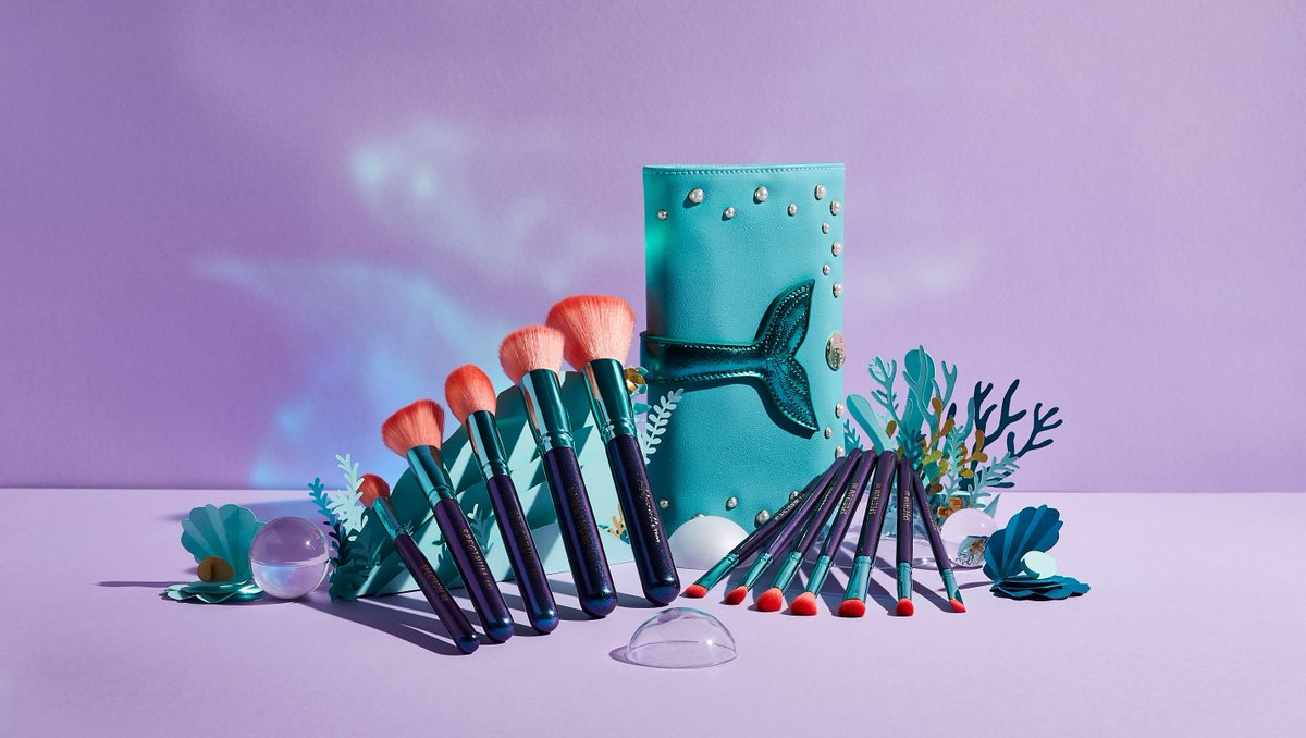 Spectrumbrushes's tweet photo. INTRODUCING π§πΌββοΈ our brand NEW mermazing Spectrum x Disney collection The Little Mermaid! πβ πβ
β
Our much loved 12 Piece Ariel and Ursula brush sets has returned with NEW brush shapes and the most mesmering brush rolls ππ½β On sale TOMORROW 8am β π β
#SpectrumxDisney https://t.co/VWREiYrMc1