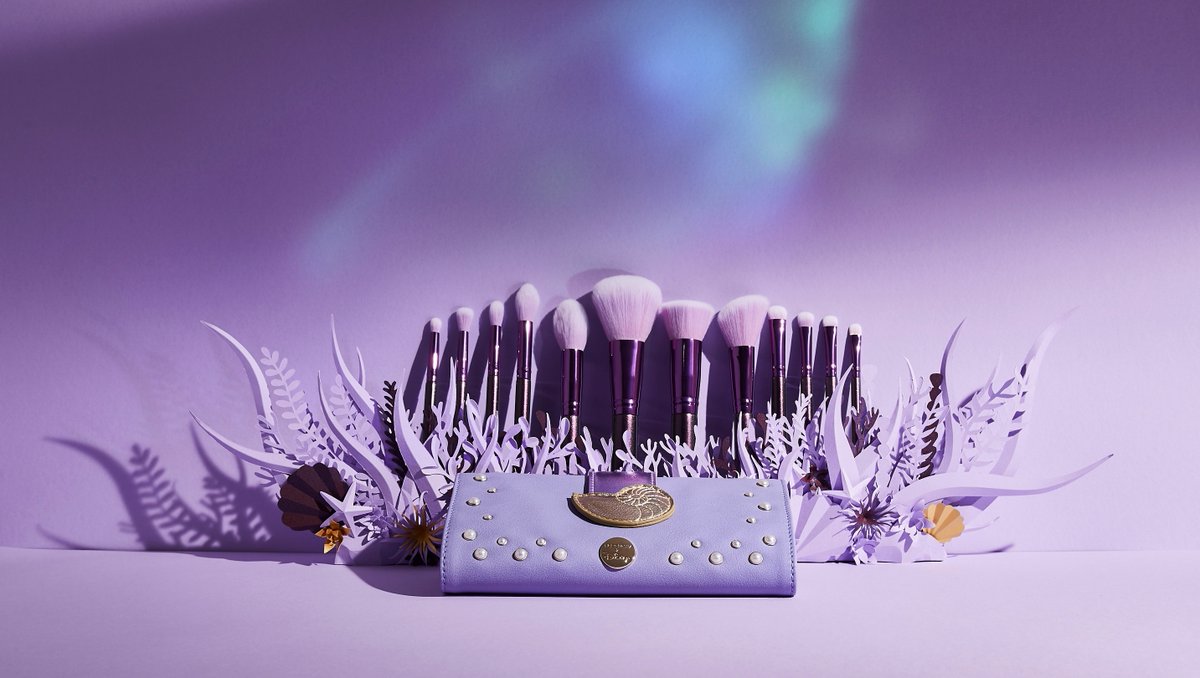 Spectrumbrushes's tweet photo. INTRODUCING π§πΌββοΈ our brand NEW mermazing Spectrum x Disney collection The Little Mermaid! πβ πβ
β
Our much loved 12 Piece Ariel and Ursula brush sets has returned with NEW brush shapes and the most mesmering brush rolls ππ½β On sale TOMORROW 8am β π β
#SpectrumxDisney https://t.co/VWREiYrMc1