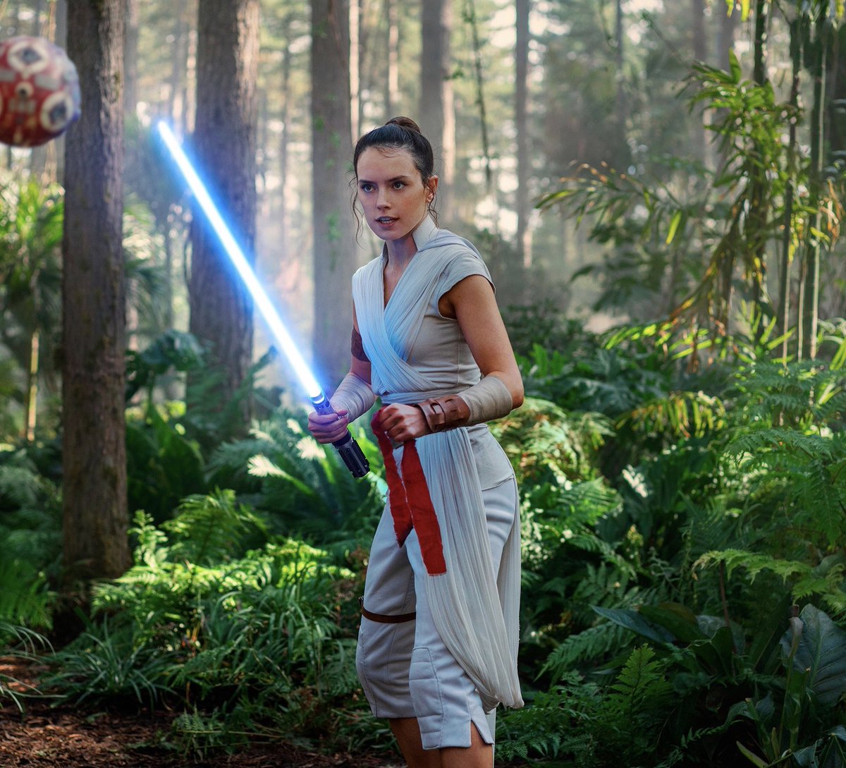 I really don’t care at all that new desert planets & jungle/forest planets keep getting introduced. It doesn’t bother me at all.  (But I will say that having both in TROS was a tiny bit distracting. One of the environments could have been a bit more alien.)