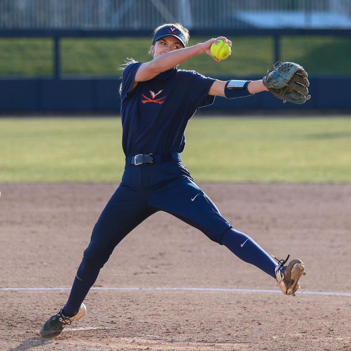 RawlingsSB's tweet photo. Whatโs that we see in the first picture๐? If these shots of @uvasoftball donโt get you excited for softball, we donโt know what will! Who else is ready to get on the field? #TeamRawlings #WhatsYourMantra #UVASoftball https://t.co/6Lv4lFyH8R