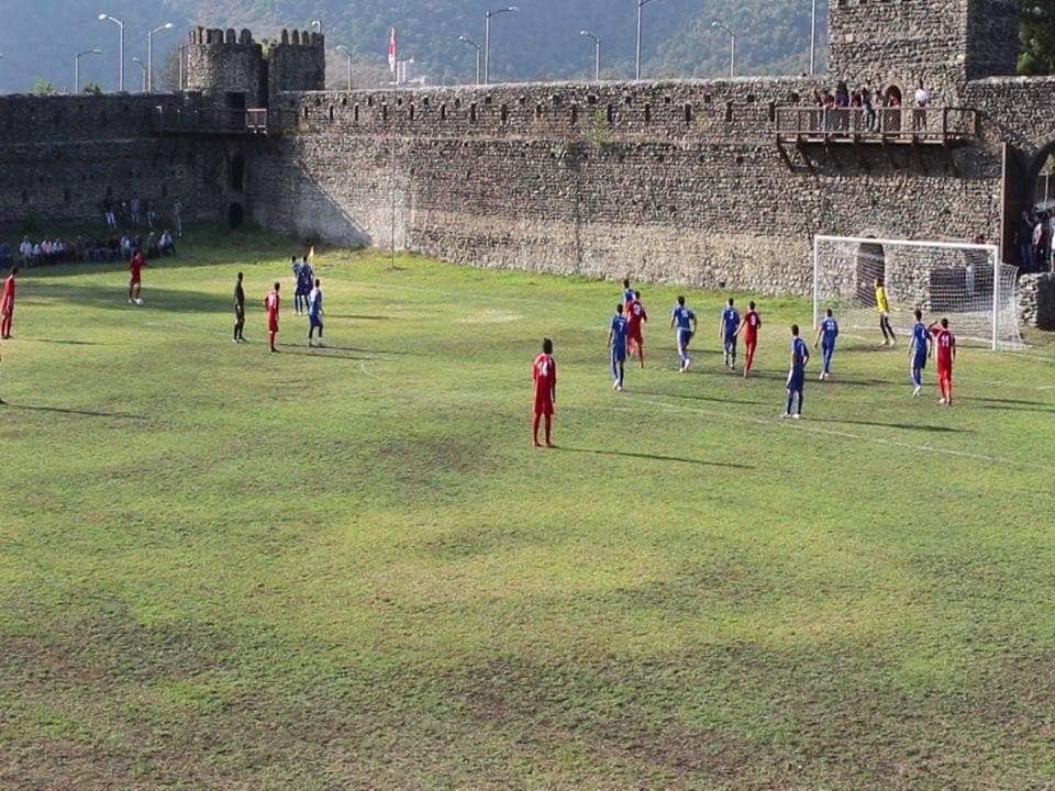 LETFootball's tweet photo. Kvareli Duruji play in the Georgian 5th Division. Their ground is located inside the walls of an ancient castle. 🇬🇪 https://t.co/u1JhKSSQGR