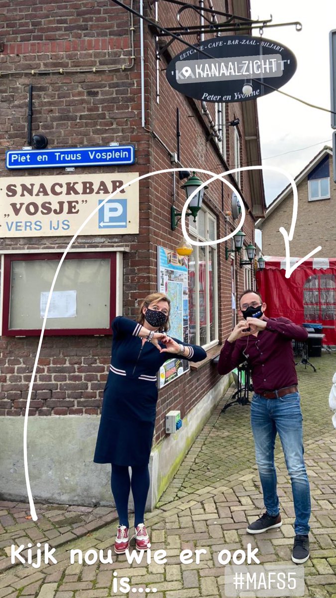 trouwambtenaar's tweet photo. ONLINE BINGO
Mocht ik vanmiddag de ballen laten vallen bij de Bingo van #Kanaalzicht #Heumen en wie denk je dat er ook was? @henkvandeven01 van #mafs5 #marriedatfirstsight #topmiddag https://t.co/nFNnNgyWNg