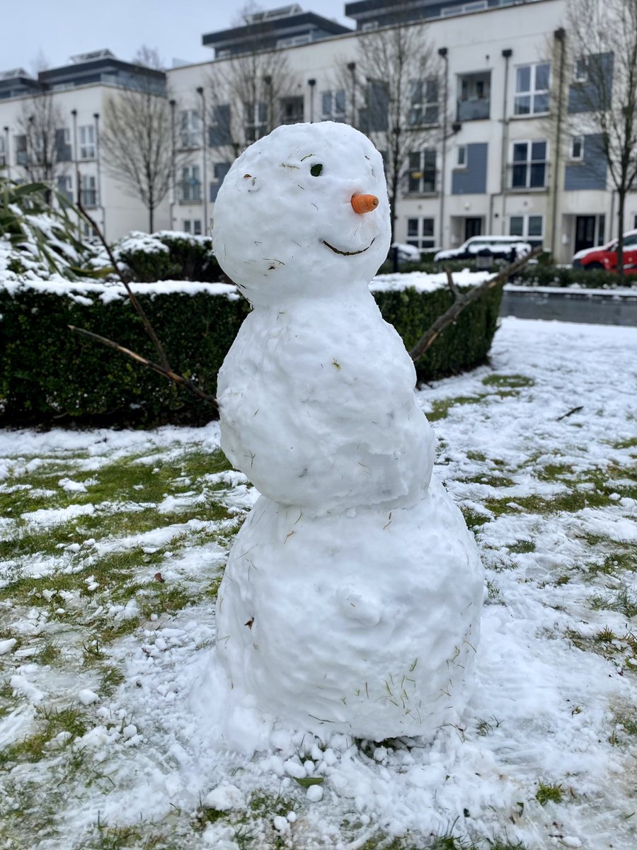 claregallon's tweet photo. The snowman collection ☃️
#Snowman #Redhill #Surrey #SurreySnow https://t.co/Eq1l97JuU9
