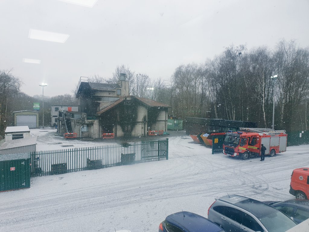 Whilst the weather outside is chilly thought I'd dig out this old picture from <a href="/WMFSCanley/">Canley Fire Station</a> with <a href="/RobGal1970/">Rob Gallagher</a> <a href="/brighty2727/">Gemma Bright</a> <a href="/alex_daw/">Alex Daw</a> as well as Oldbury fire house in the snow